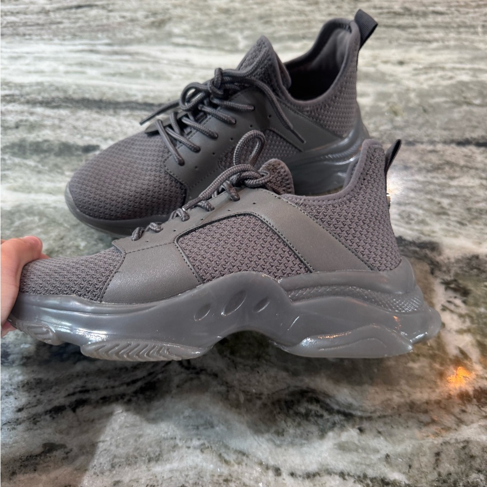 Steve Madden Maxima Grey Sneakers Size 8 Women’s - Picture 2 of 7